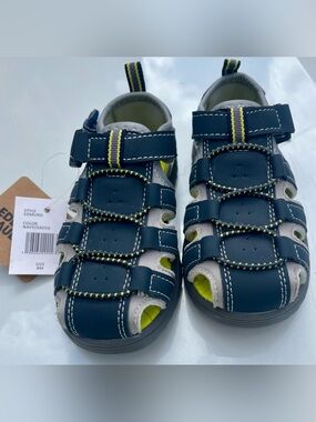 Eddie Bauer Edmund T Closed Toe Sandals